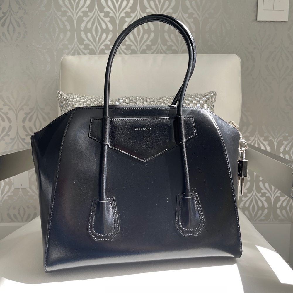 AUTHENTIC GIVENCHY Medium Box Calf Antigona Lock Bag with Tags